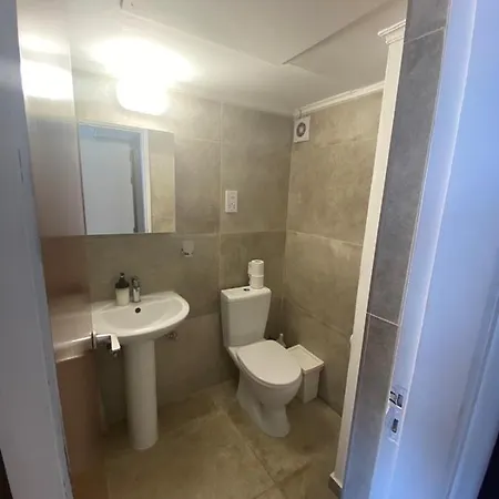 Alex 33 شقة لارنكا