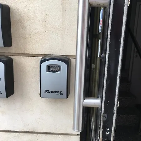 Alex 33 شقة لارنكا