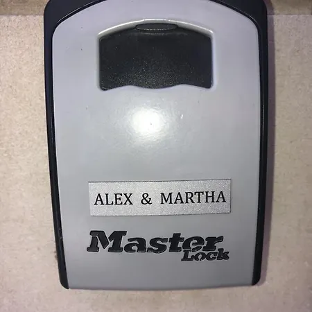 Alex 33 لارنكا