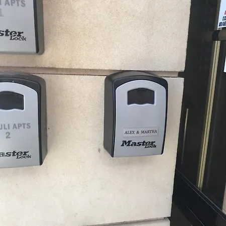 Alex 33 شقة لارنكا